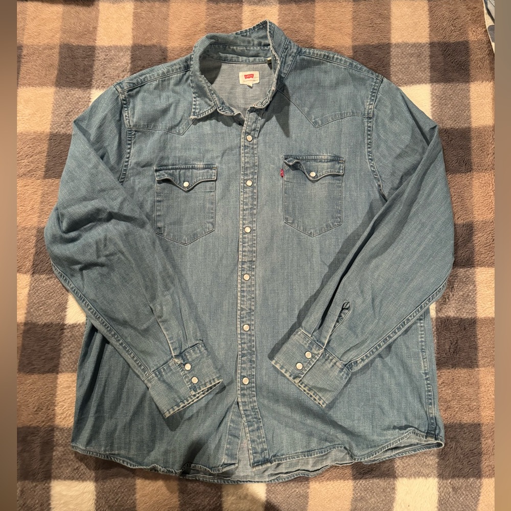 Levi’s Denim Button Up Shirt